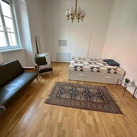 Central Plaza Great Apartment 4 Bedroom 3 Bathroom Bruckneudorf Extérieur photo