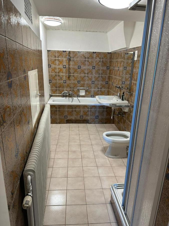 Central Plaza Great Apartment 4 Bedroom 3 Bathroom Bruckneudorf Extérieur photo