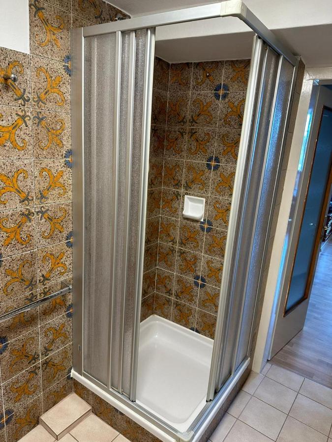 Central Plaza Great Apartment 4 Bedroom 3 Bathroom Bruckneudorf Extérieur photo