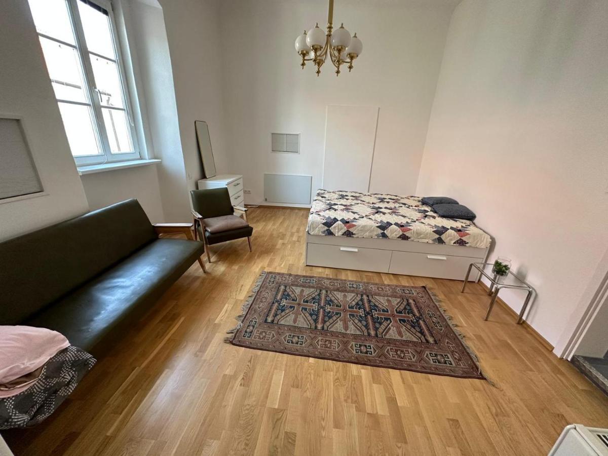 Central Plaza Great Apartment 4 Bedroom 3 Bathroom Bruckneudorf Extérieur photo