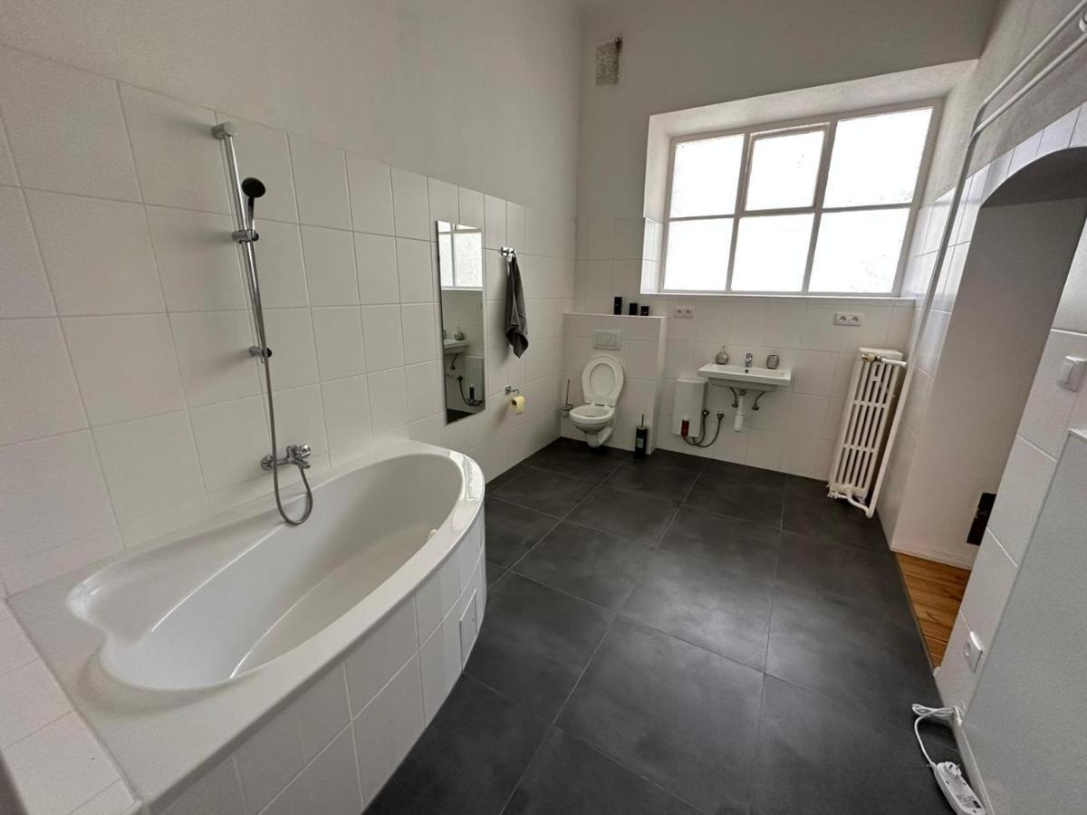Central Plaza Great Apartment 4 Bedroom 3 Bathroom Bruckneudorf Extérieur photo