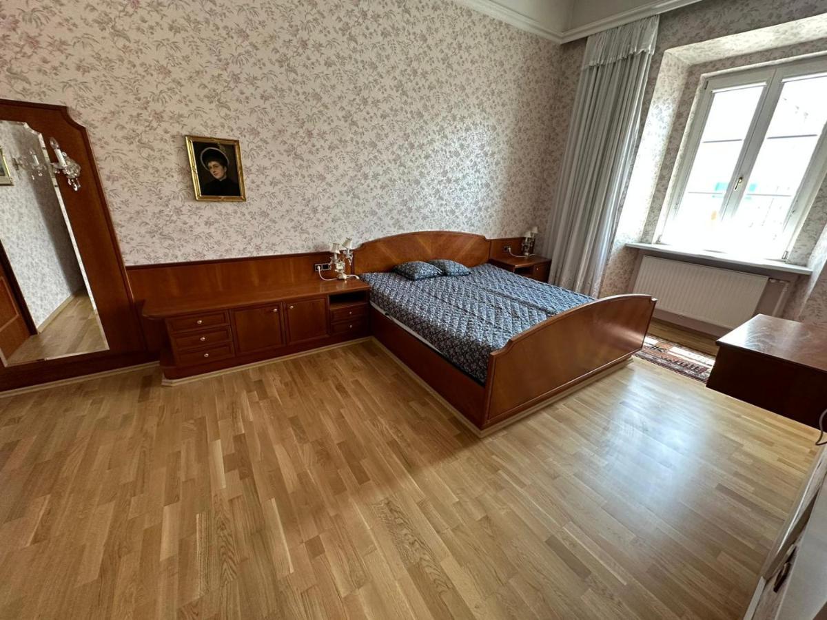 Central Plaza Great Apartment 4 Bedroom 3 Bathroom Bruckneudorf Extérieur photo