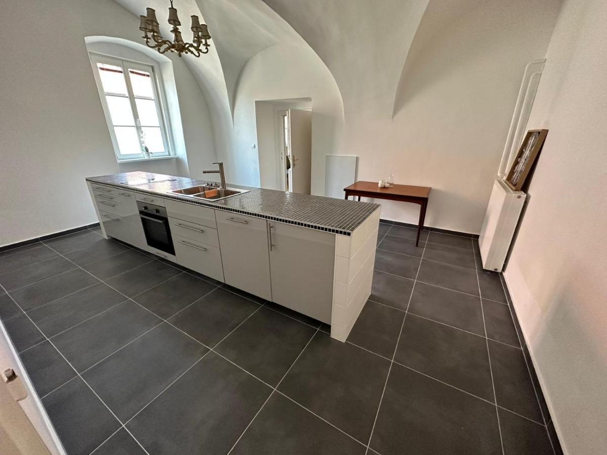 Central Plaza Great Apartment 4 Bedroom 3 Bathroom Bruckneudorf Extérieur photo