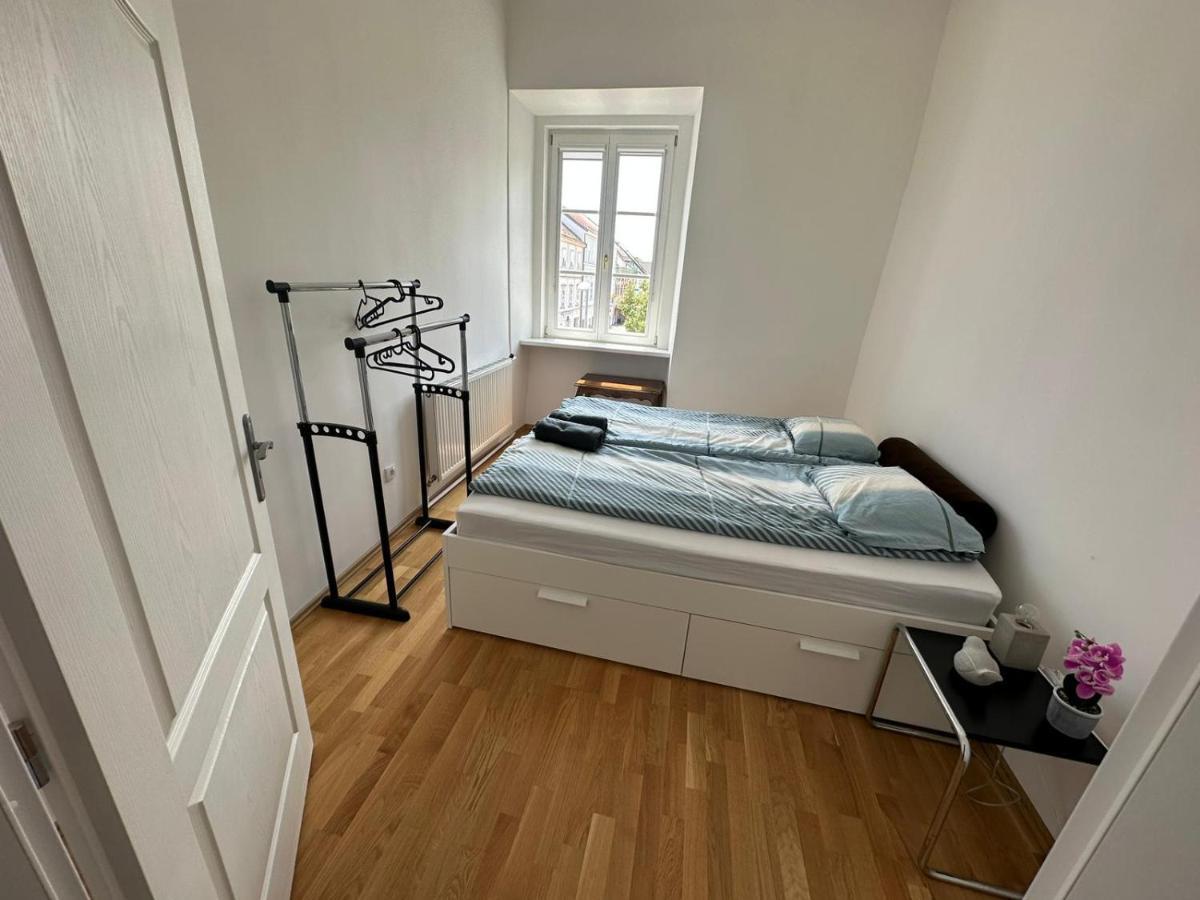 Central Plaza Great Apartment 4 Bedroom 3 Bathroom Bruckneudorf Extérieur photo
